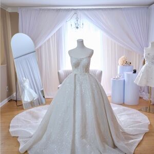 Elegant White Sparkling Wedding Gown